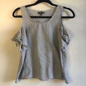 Cold shoulder tie up polka dot top classy bohochic picnic